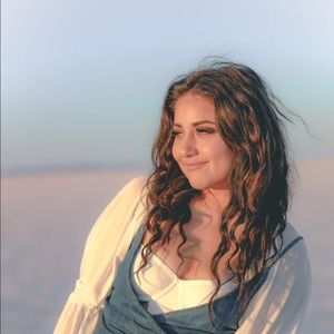 Meet your Posher, Constanza